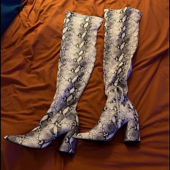 Michael Kors knee high boots. - Picture 1 of 3